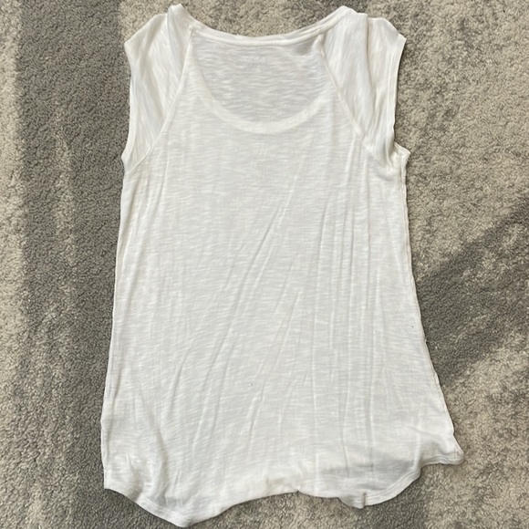 Apt. 9 jewel Embellished Apt. 9 cap sleeve t shirt size Medium - Picture 3 of 4